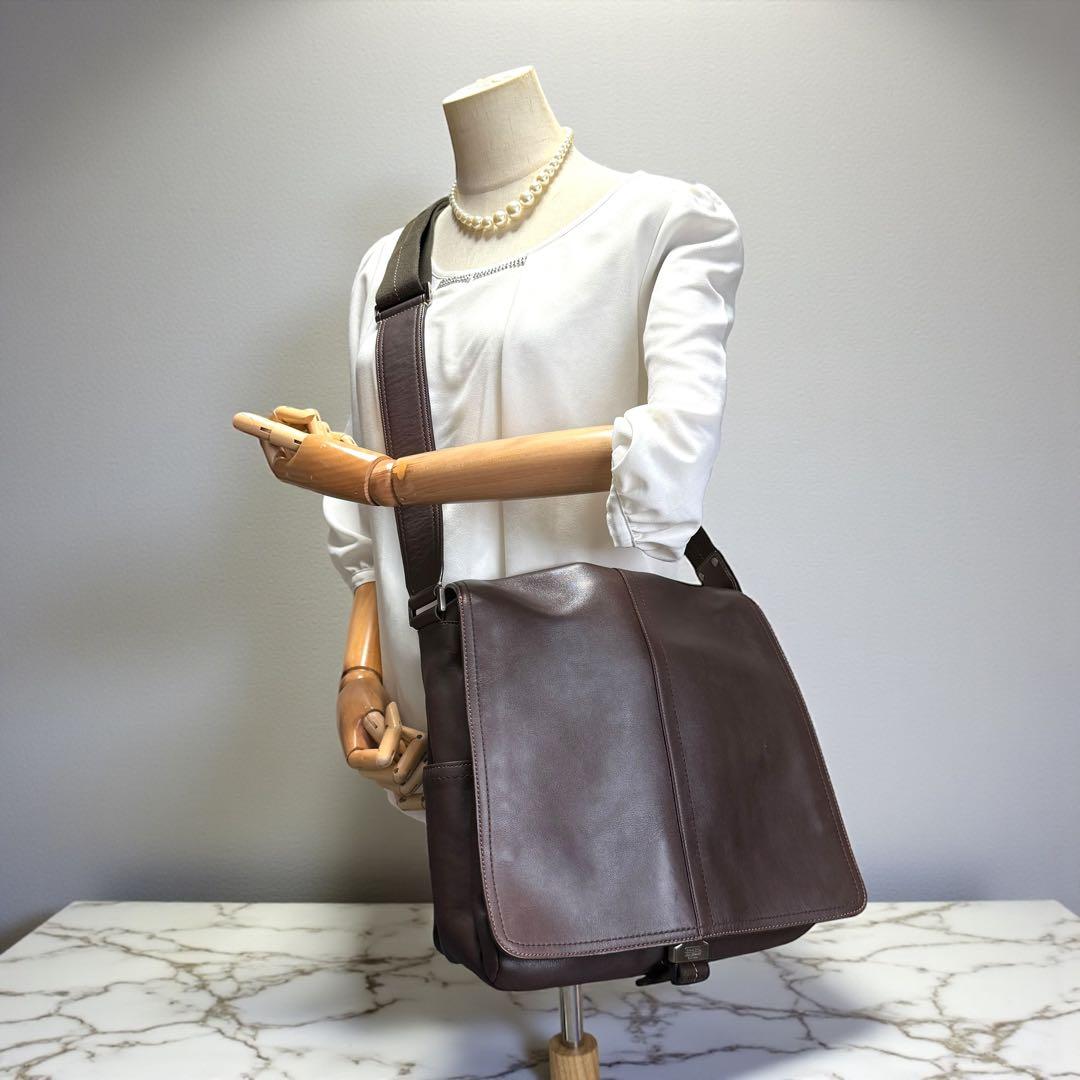 《入手困難》コーチ メッセンジャーバック レザー フラップ 斜めがけ