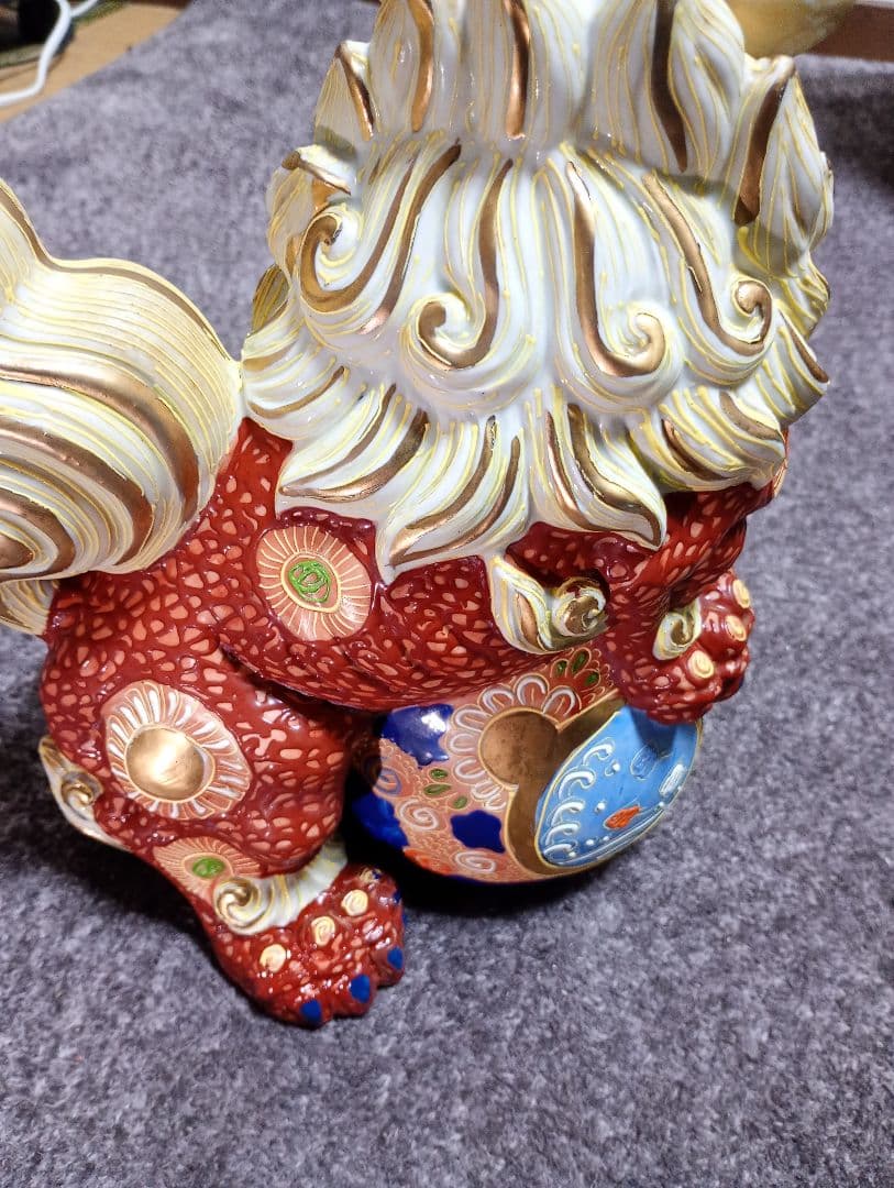縁起物 九谷焼 獅子像 赤色と金色の装飾 シーサー - メルカリ