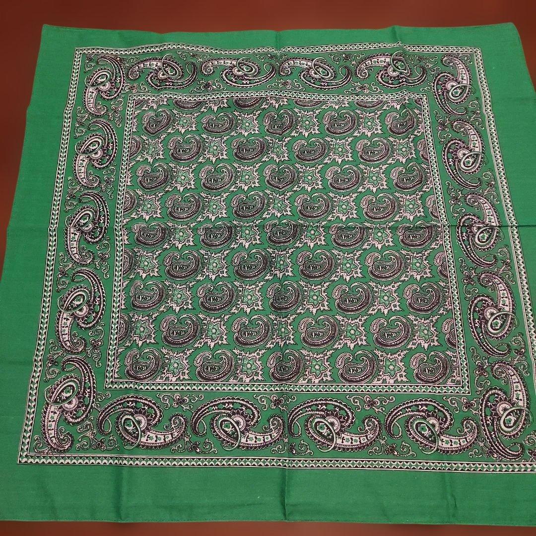 赤と緑ペイズリー柄バンダナ2枚 - メルカリ