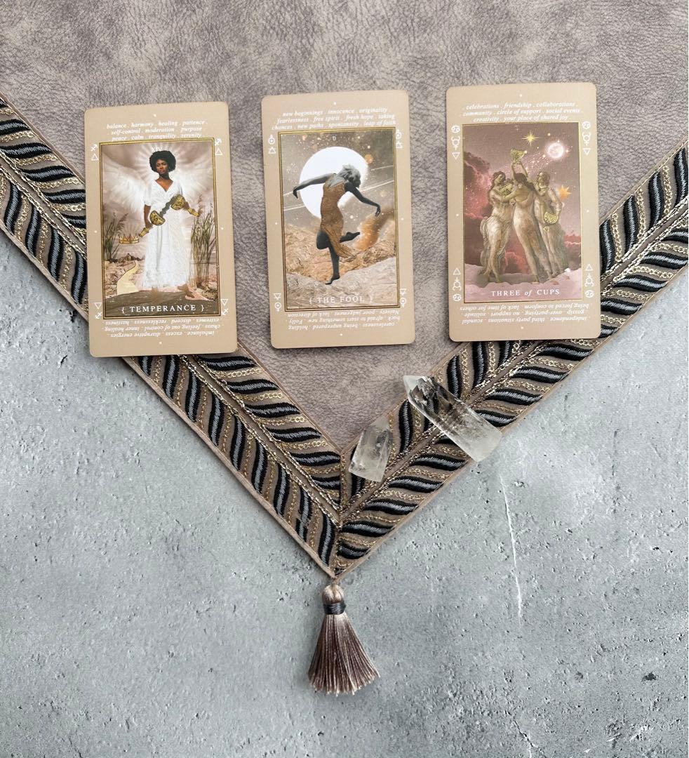 インド製リーフデザイン刺繍リボンのハンドメイドタロットクロス