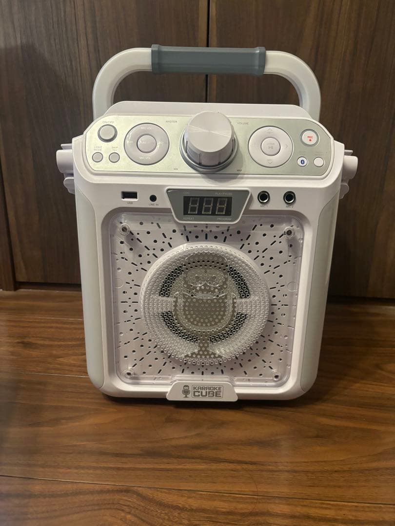 カラオケキューブ（ホワイト）singing machine カラオケキューブ ホワイト 4907953814301 雑貨の通販 ハピネット