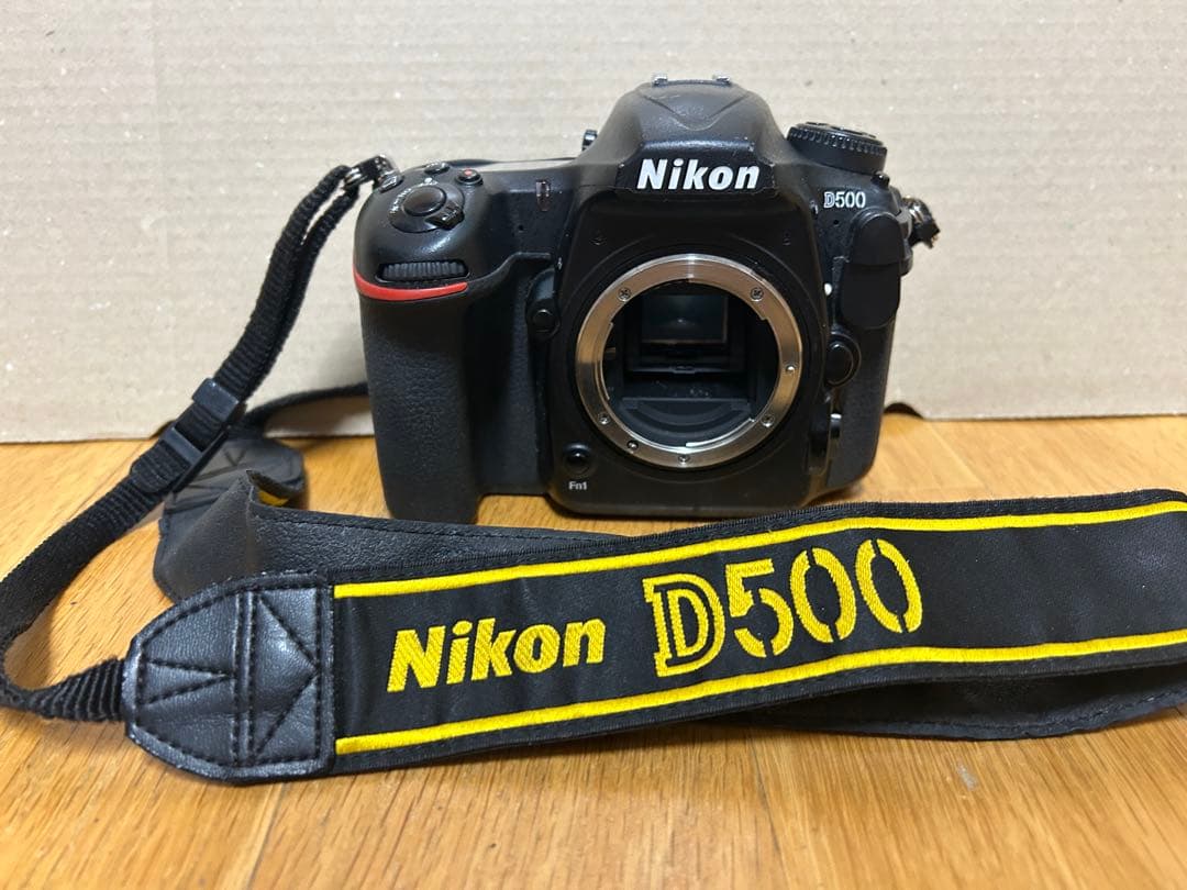 Nikon D500 ボディ【予備バッテリー・バッテリーグリップ付属】 - メルカリ