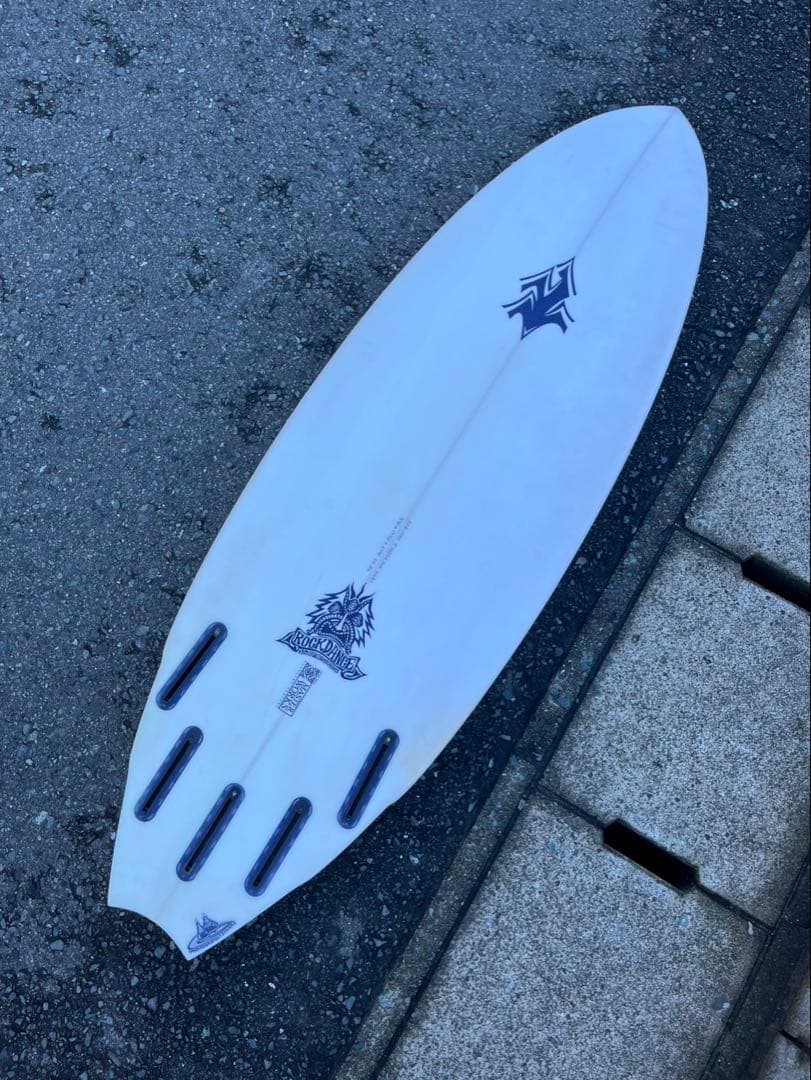 ファンボード クリーム色 ストライプデザイン コナウィンドミッド