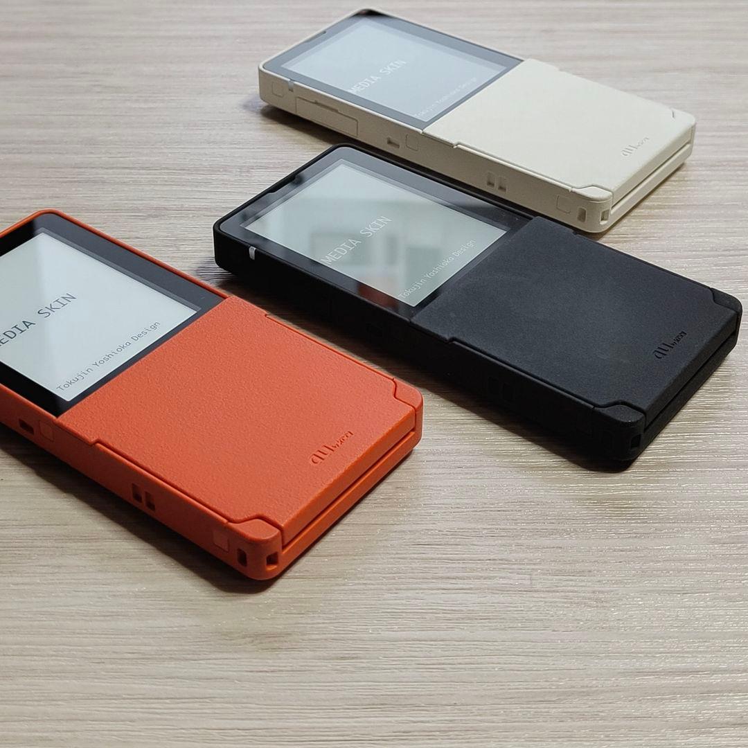 モックアップ｜au MEDIA SKIN｜ガラケー｜吉岡徳仁｜プロダクト