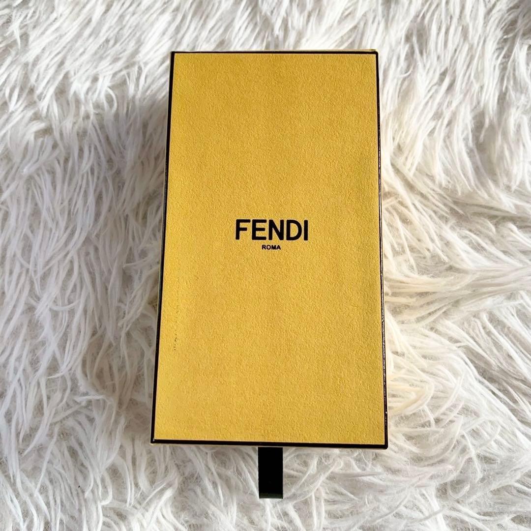 FENDI フェンディ FFロゴ ズッカモチーフ バッグモチーフ ラッピー