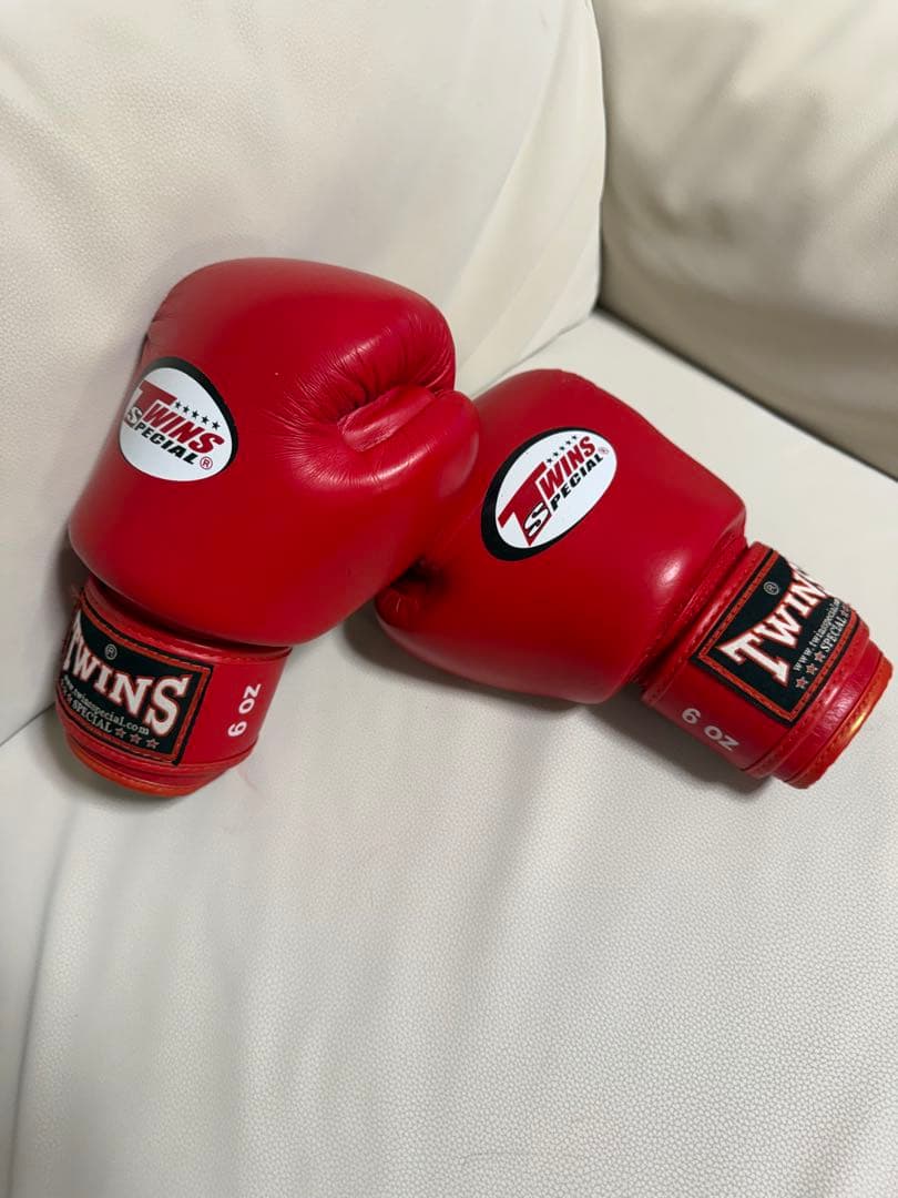正規品 TWINS ツインズ ボクシンググローブ 6oz 赤 本革製 ムエタイ