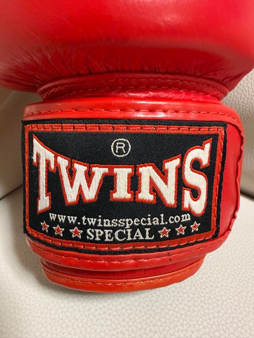 正規品 TWINS ツインズ ボクシンググローブ 6oz 赤 本革製 ムエタイ