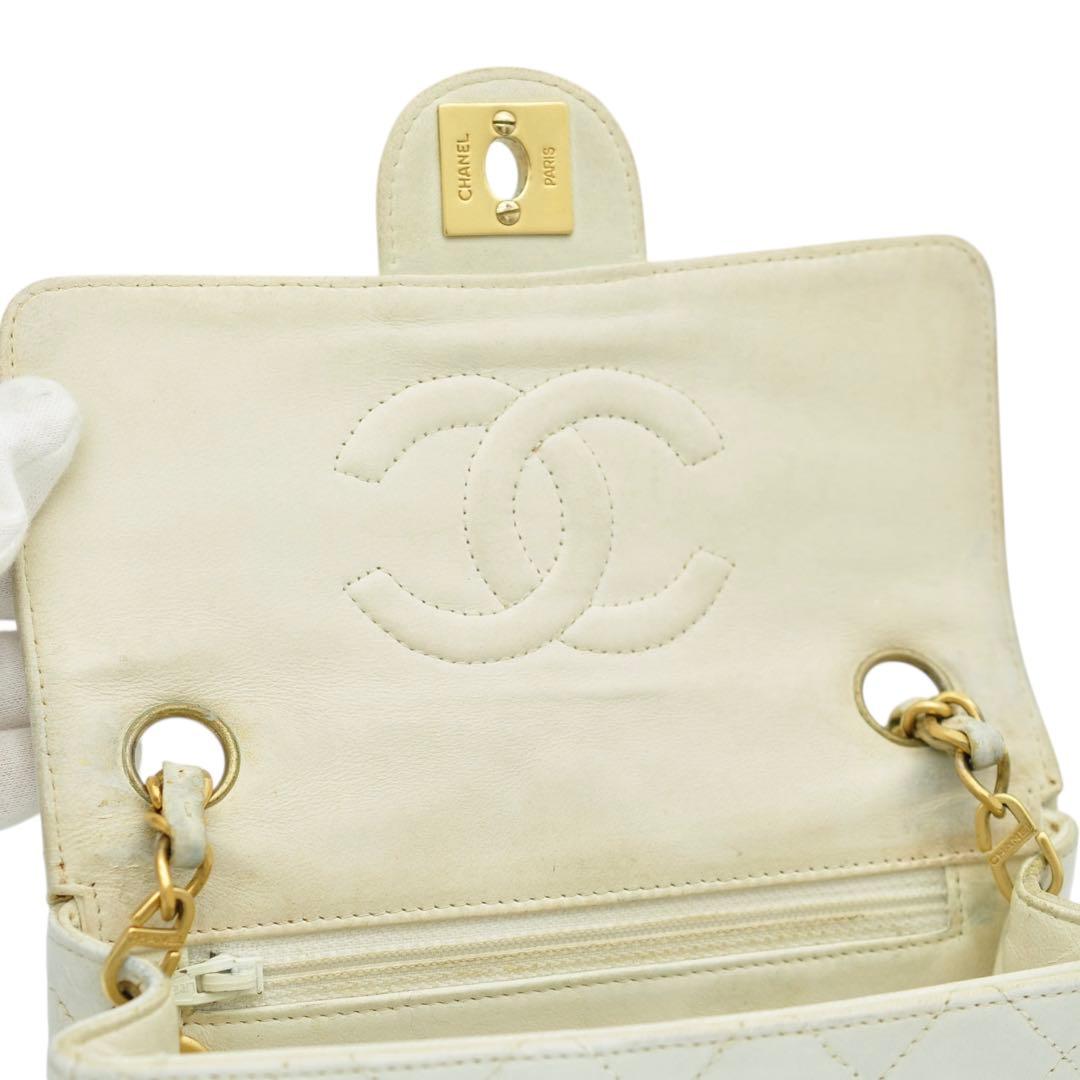 CHANEL ミニマトラッセ ホワイト チェーン ショルダーバッグ - メルカリ
