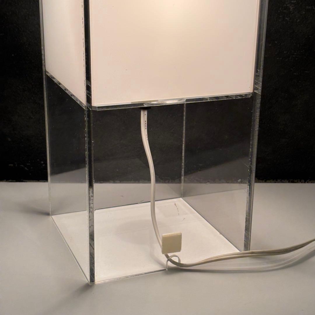 ポストモダンな間接照明 ミッドセンチュリー ヴィンテージ スペース