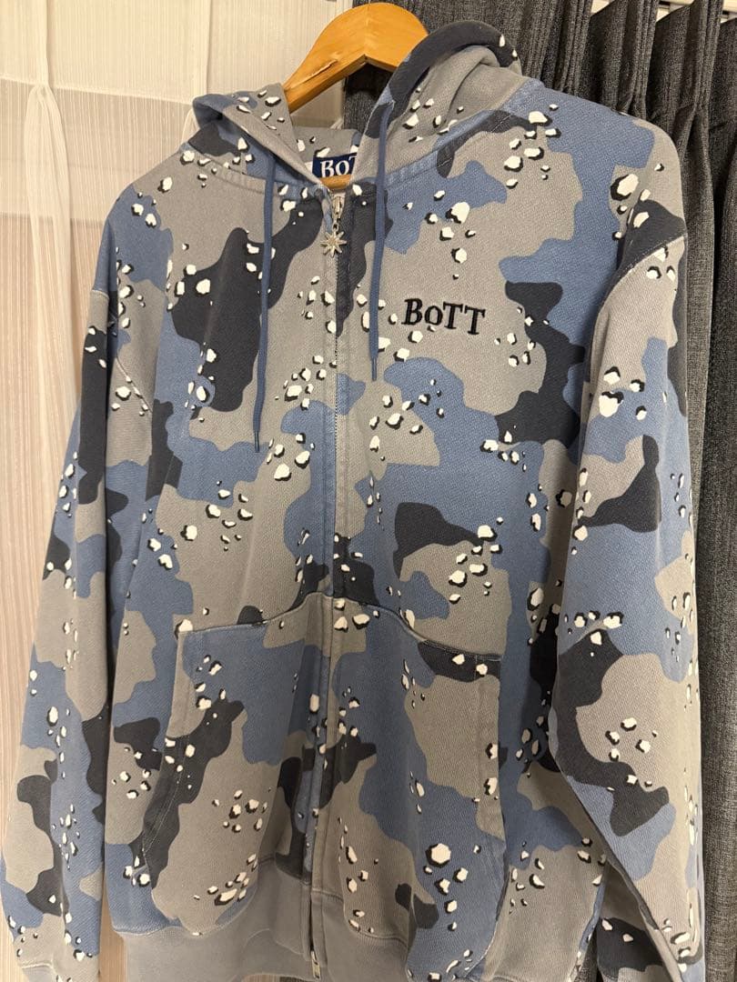 BoTT 迷彩柄 フルジップパーカー - メルカリ