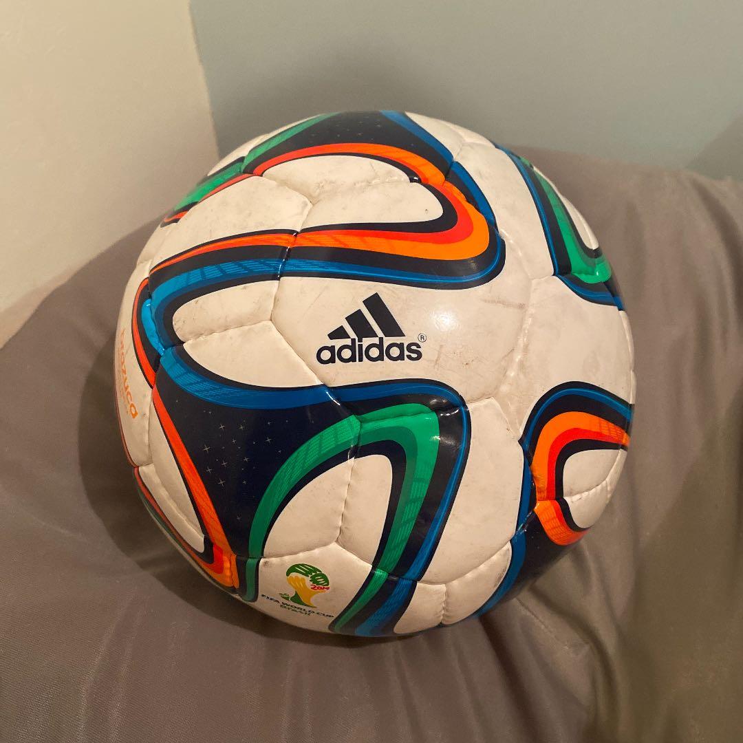 アディダス サッカーボール brazuca FIFA BLASIL 2014 - メルカリ