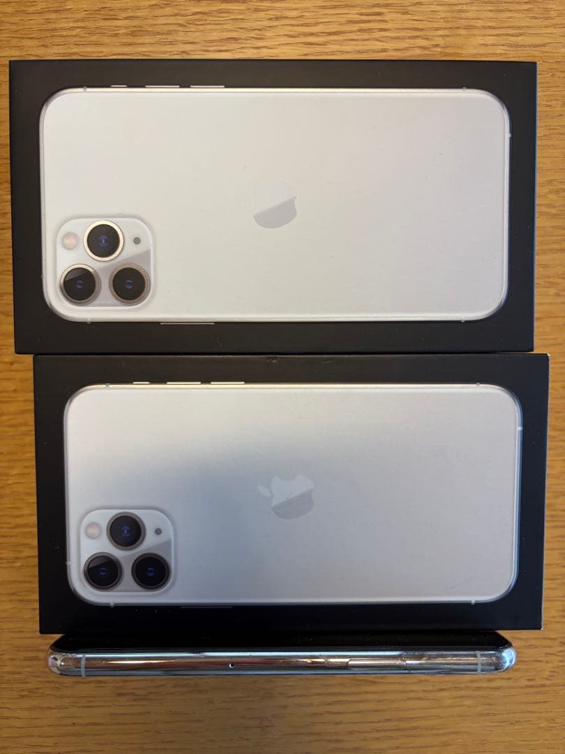 美品】iPhone11pro 256GB シルバー1台 箱は2箱付き - メルカリ