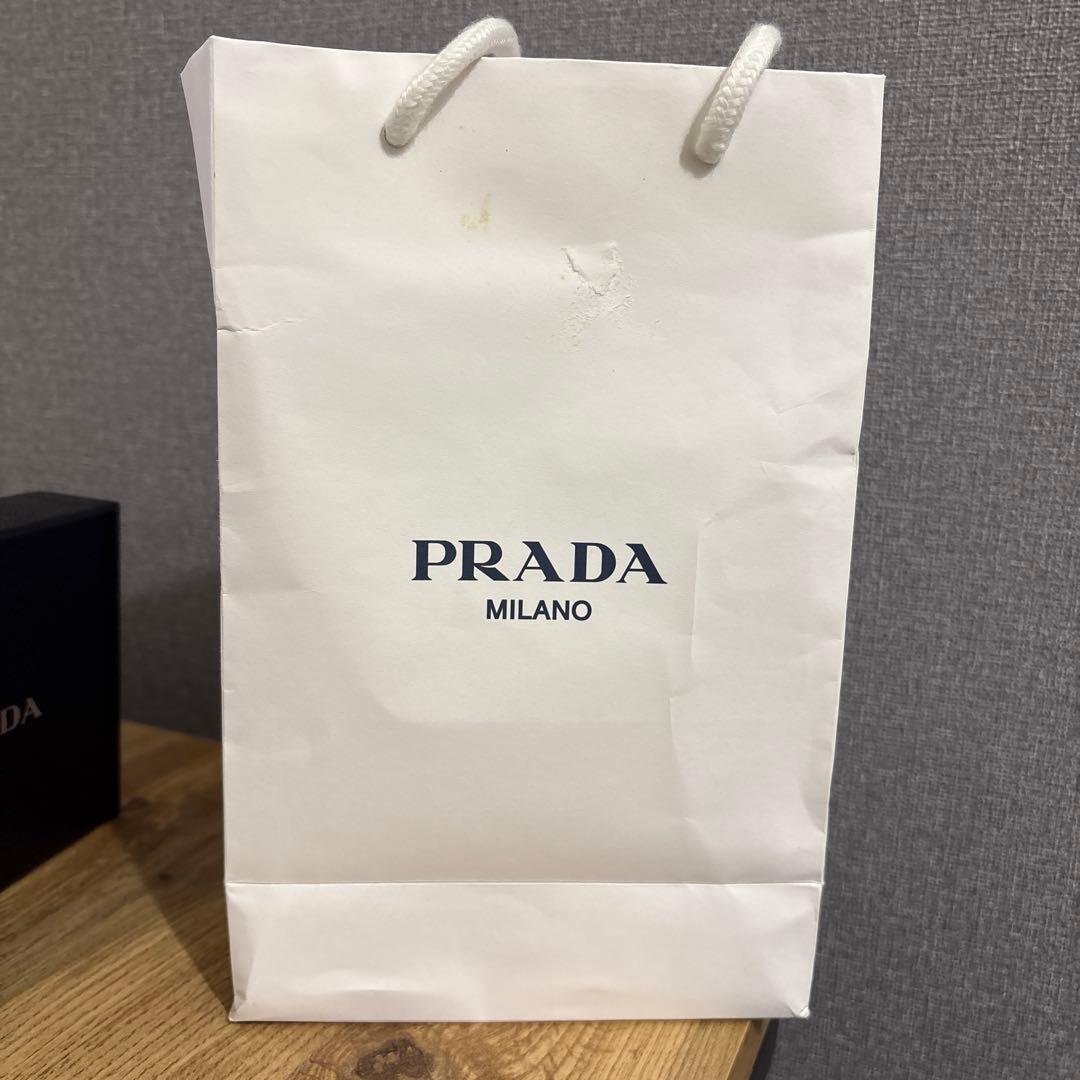 早い者勝ち！！【紙袋・証明書・箱付き】PRADA プラダ折り財布