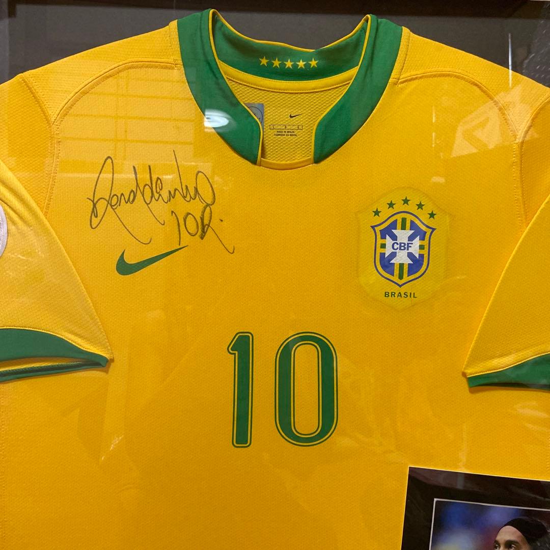 ロナウジーニョ直筆サイン入り選手支給品ユニフォーム - メルカリ