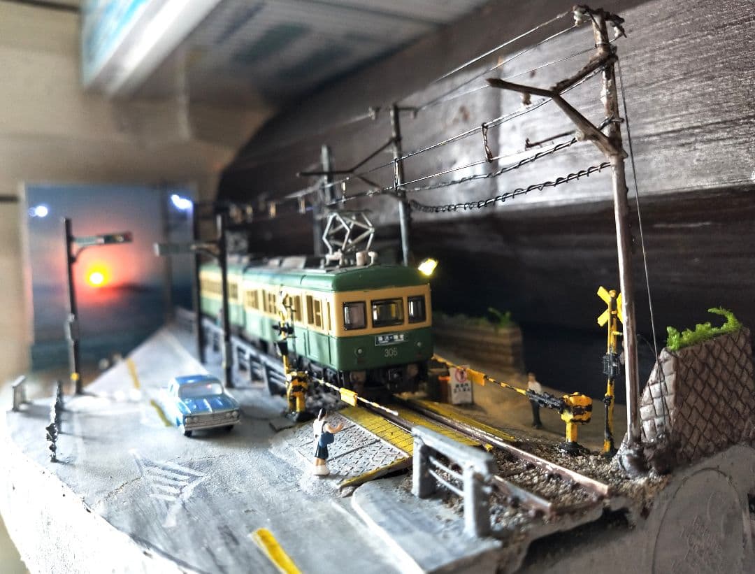 商談専用品】Nゲージ・ジオラマ展示台「江ノ電・鎌倉高校前駅と踏切
