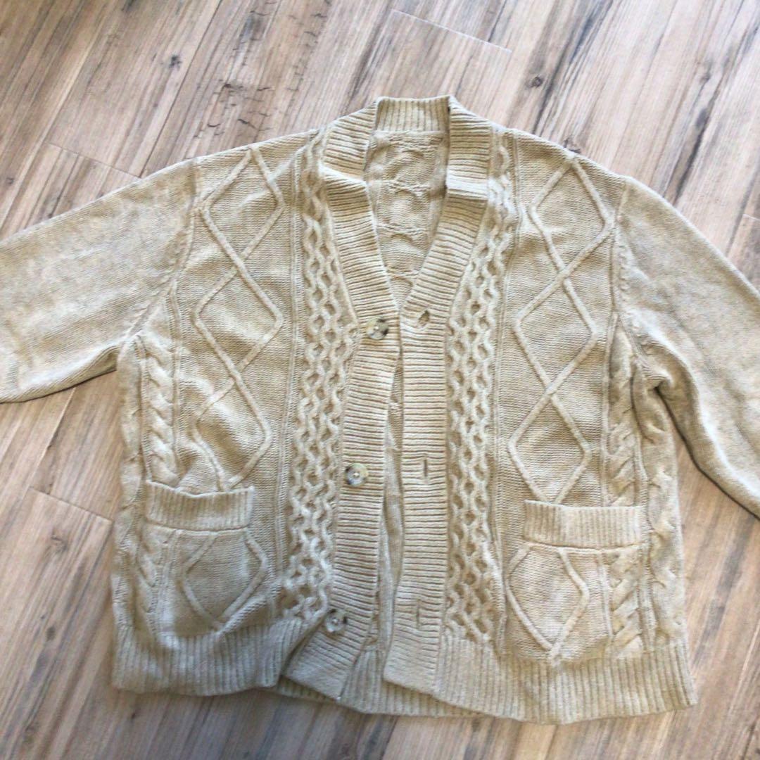 ABYTS ベージュ ケーブル編み カーディガン - メルカリ