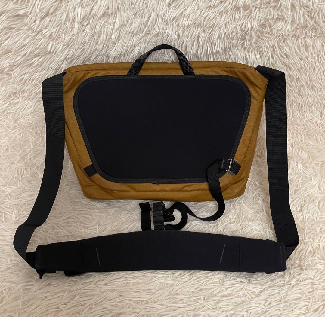 アークテリクス グランヴィル 10 クーリエ ショルダーバッグ キャメル