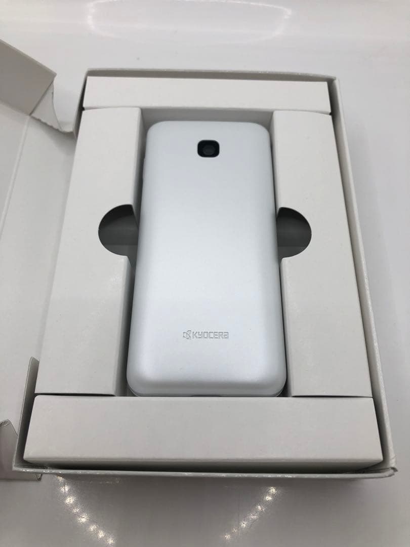 au GRATINA KYF42 ホワイト 4G ガラケー ☆未使用☆ - メルカリ