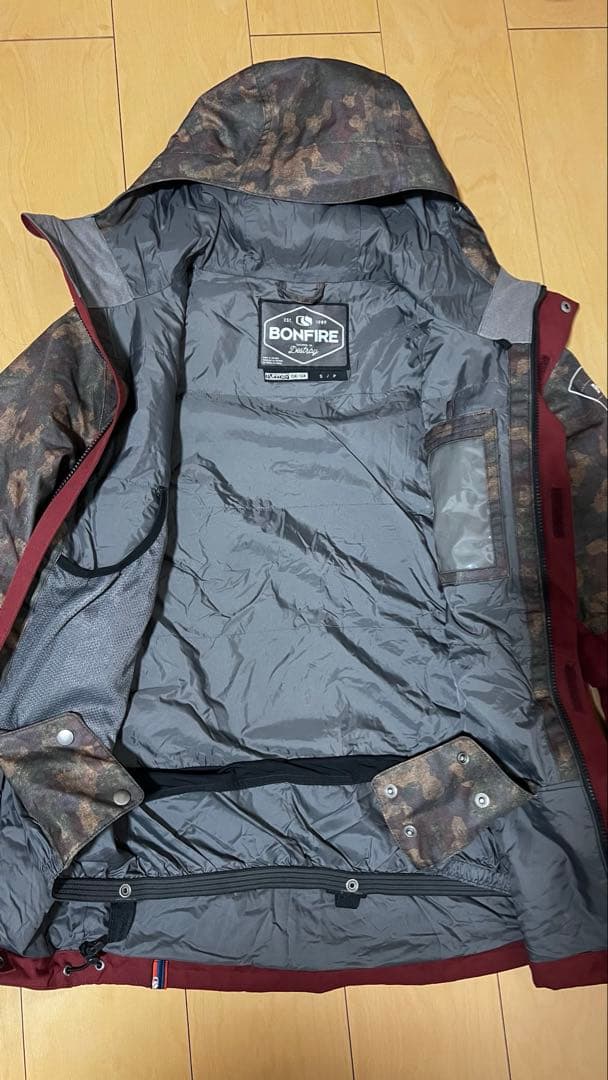 BONFIRE スノーボードジャケット ボルドー/カモフラージュ - メルカリ