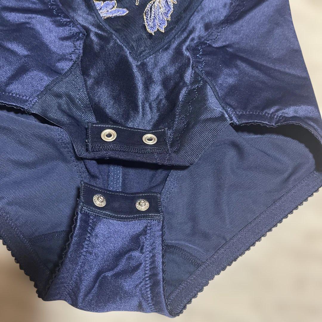 ノエビア×ワコール ネイビー 刺繍バラ ボディスーツ D70M - メルカリ