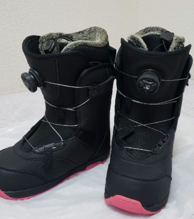 DEEP SHREDDIN スノーボードブーツ 女性用 ブラック/ピンク