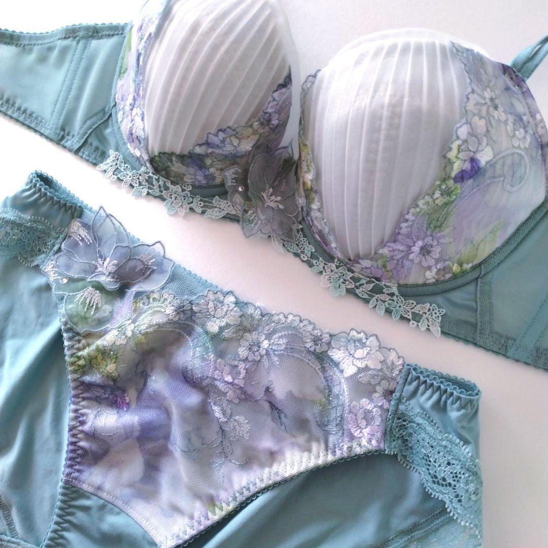 【新品】ワコール《パルファージュ》プッシュアップブラ D75/L