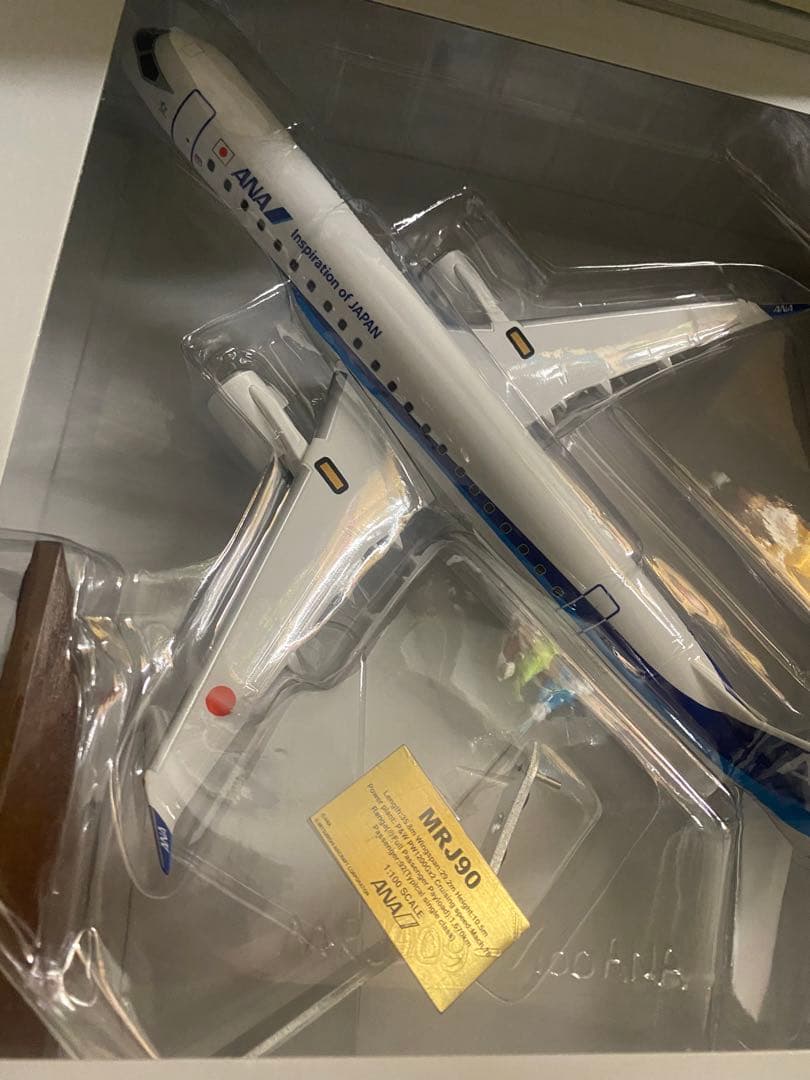 値引き済み！ANA MRJ90 1:100 ソリッドファスレージモデル