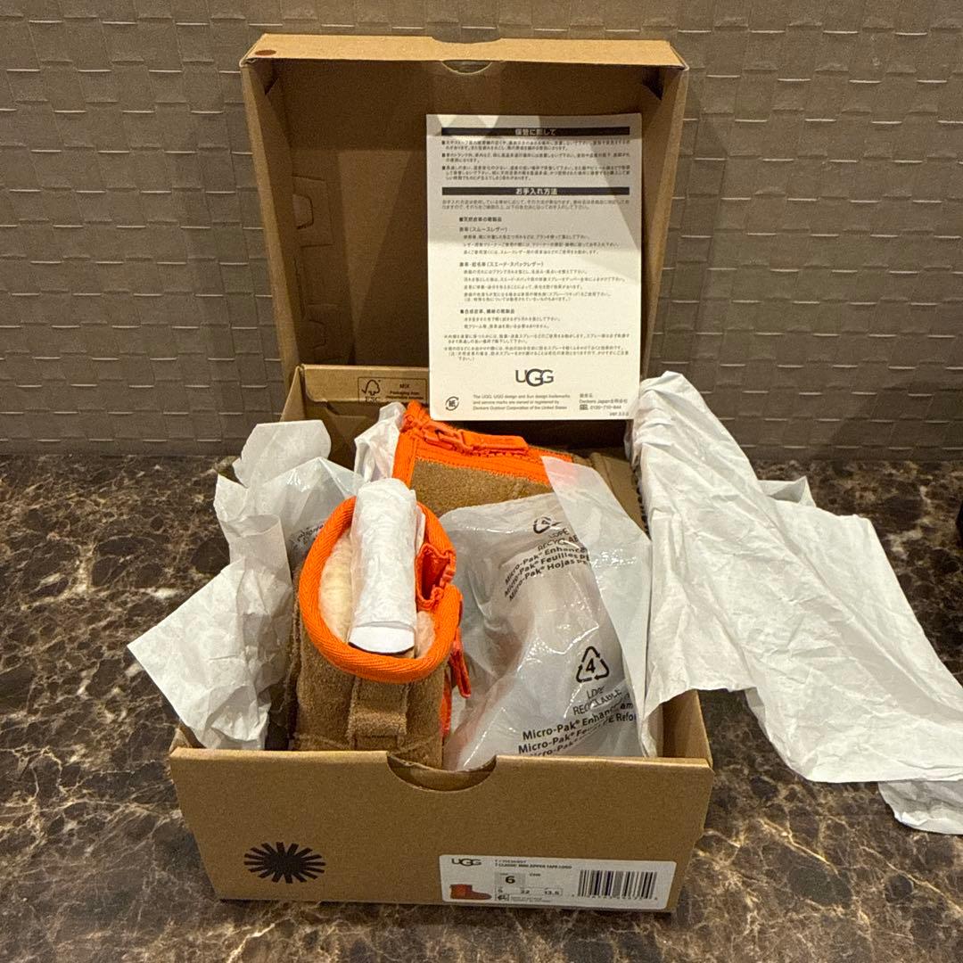 美品　UGG キッズ　ベビー　ムートン　ブーツ　ジッパー　13.5cm