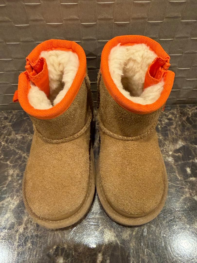 美品　UGG キッズ　ベビー　ムートン　ブーツ　ジッパー　13.5cm
