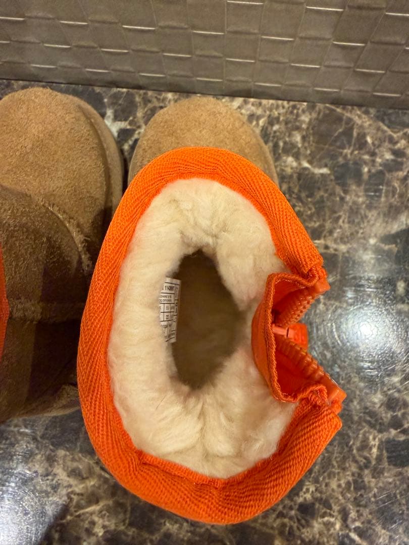 美品　UGG キッズ　ベビー　ムートン　ブーツ　ジッパー　13.5cm