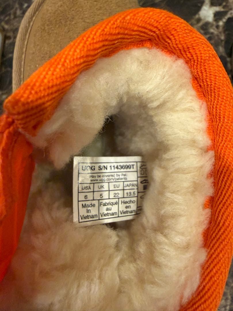 美品　UGG キッズ　ベビー　ムートン　ブーツ　ジッパー　13.5cm