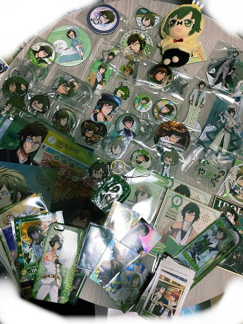 アイドリッシュセブン二階堂大和グッズまとめ売り　ぬい・アクスタ・缶バ・カード多数