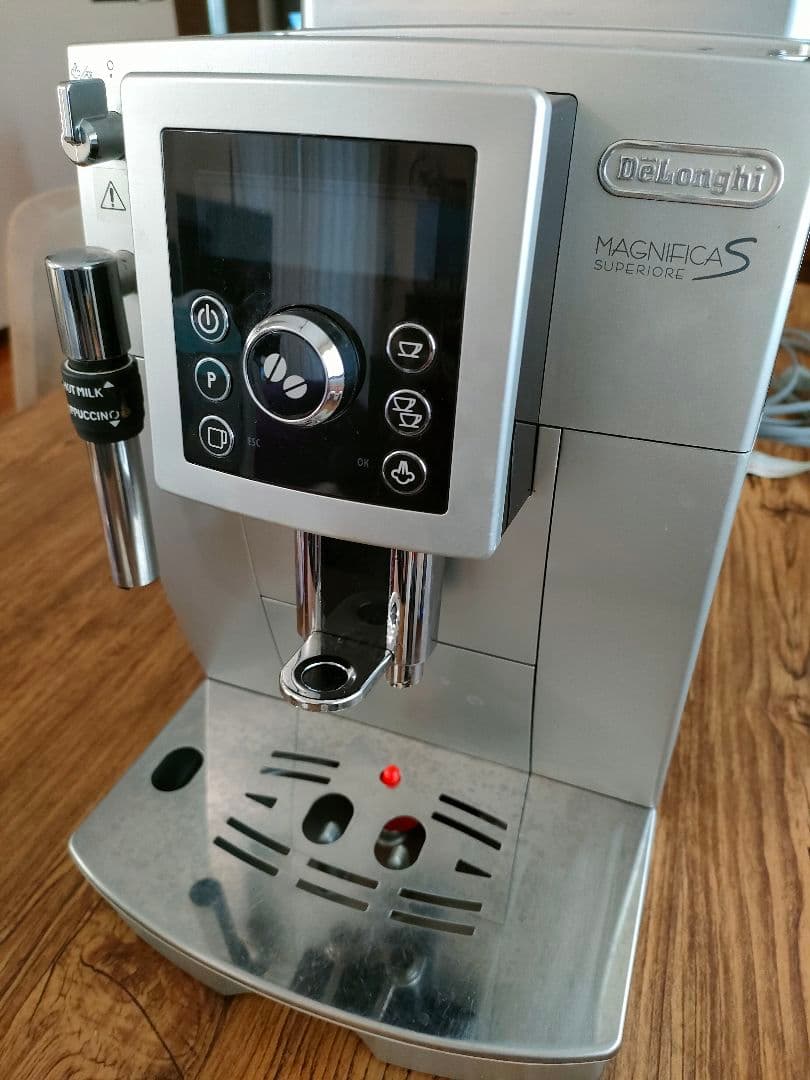 ジャンク　デロンギ　マグニフィカS　エスプレッソ　全自動コーヒーマシン お家コーヒー、カフェを超える。「デロンギ マグニフィカS」最高級全