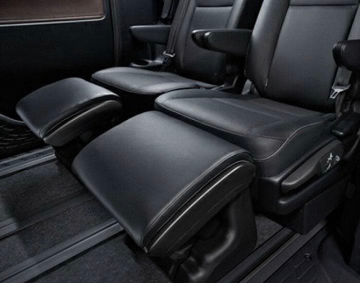 TOYOTA[トヨタ]VOXY[ヴォクシー]80系 オットマン2個 - メルカリ