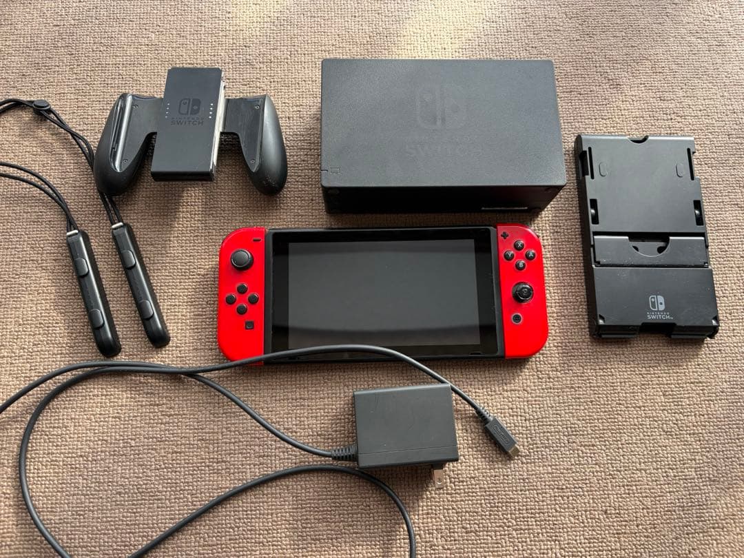 ま*る様 Nintendo Switch 赤色 本体と付属品 Amazon.co.jp: 【整備済み品】 Nintendo Switch ニンテンドー スイッチ