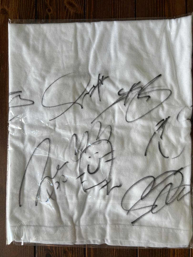 Twice READY TO BE オンラインくじ C賞 サイン入り Tシャツ - メルカリ