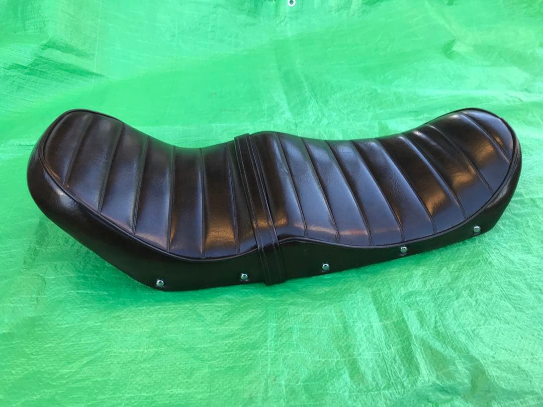 Kawasaki KH250〜400、250 〜400SS 黒色あんこ抜きシート 楽天市場】KH 黒皮 タックロールシート / KH250 KH400 ブラック