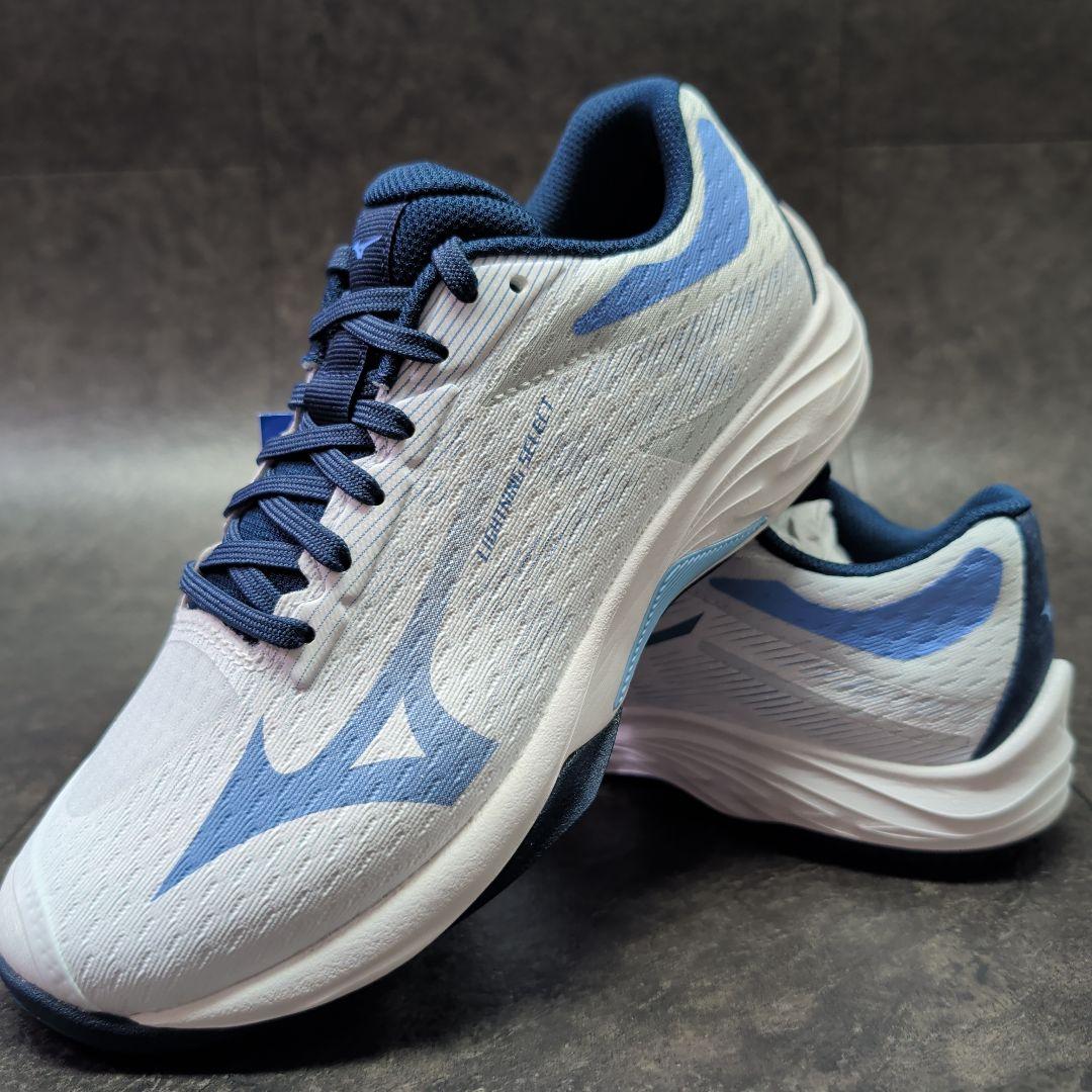 ミズノ　バレーボールシューズ　ライトニングセレクト　23.5cm　新品