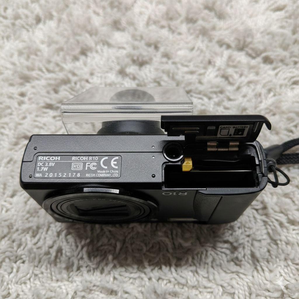 RICOH R10 コンパクトデジタルカメラ 7.1倍ズーム - メルカリ