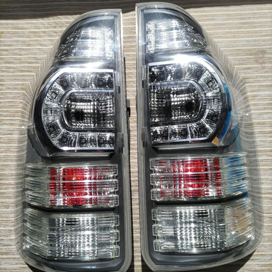 ヴォクシー70後期 テールランプ(純正 電球無し) - メルカリ