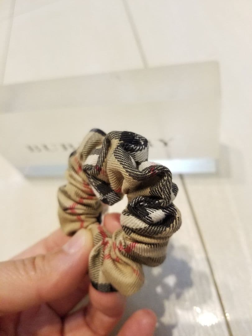 バーバリー新品未使用ミラー 未使用近ヘアゴム ノバチェックベージュ美