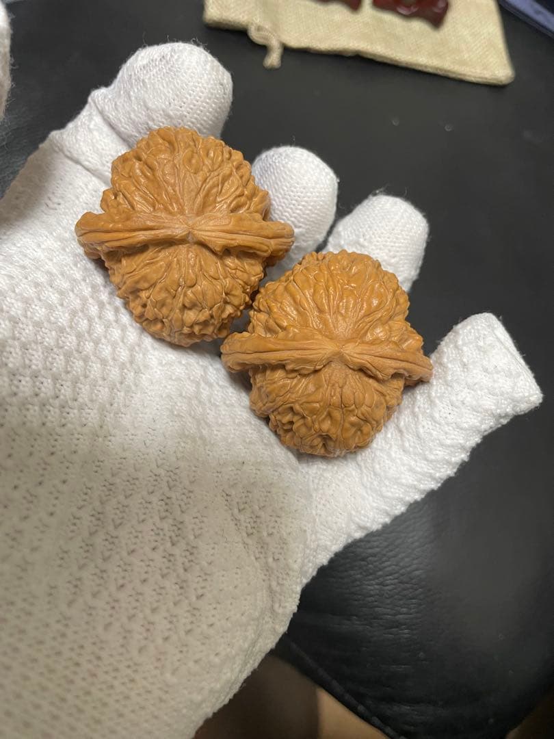 No.336 遊ぶクルミ文玩核桃 精配球形凹底狮子头核桃 文玩袋 セット