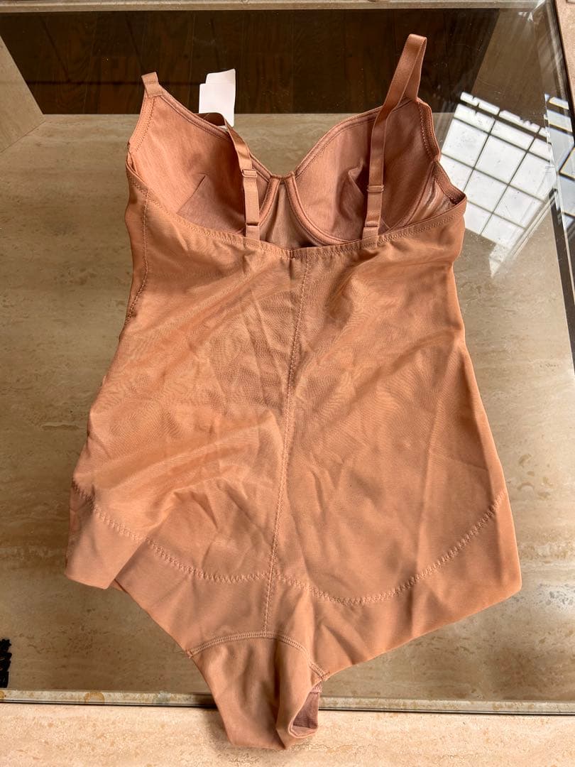 新品 LECIEN ブラ付きボディスーツ B85 LL ベージュ 補正下着 - メルカリ