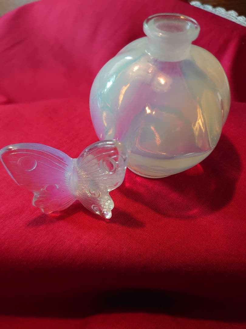 フランス1930s´オパールセント「蝶のパフィームボトル」香水瓶