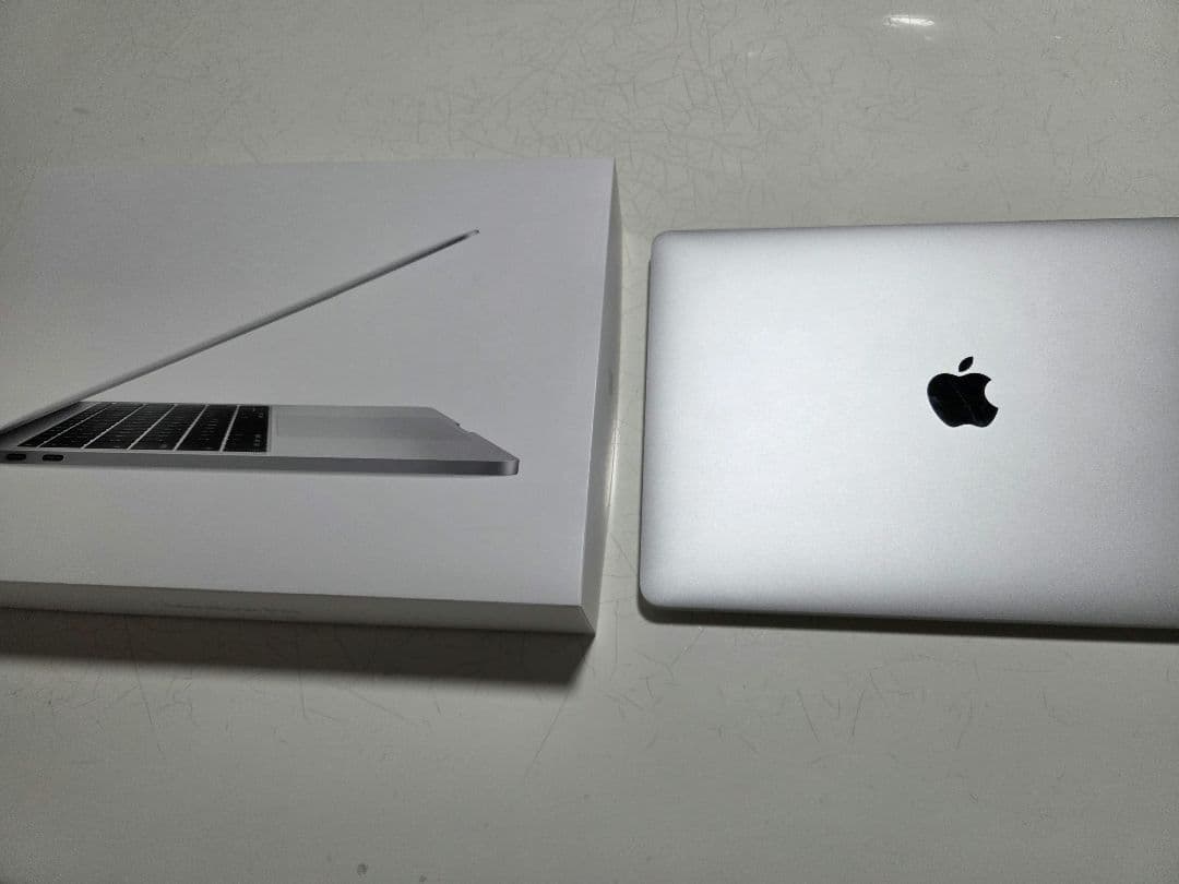 MacBook Pro 13インチ 2017年 8GB 256GB シルバー Amazon.com: Apple 2017 MacBook Pro with 2.3GHz Intel Core i5, 13