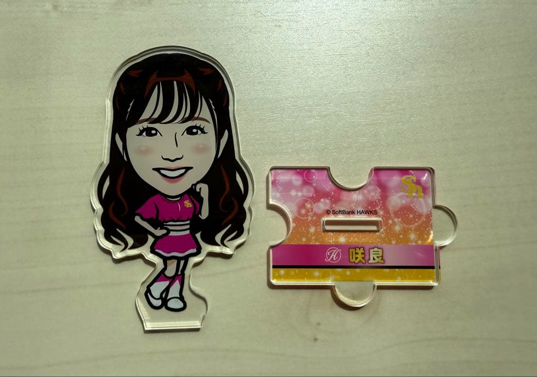若鷹ガチャ ハニーズ 咲良 アクリルスタンド・缶バッジ セット - メルカリ
