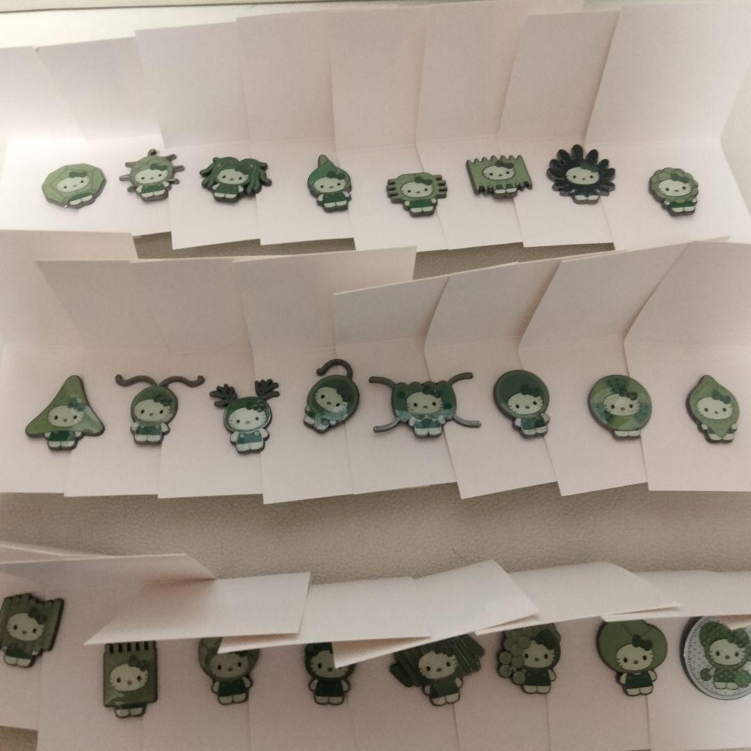 藻キティピンバッジ