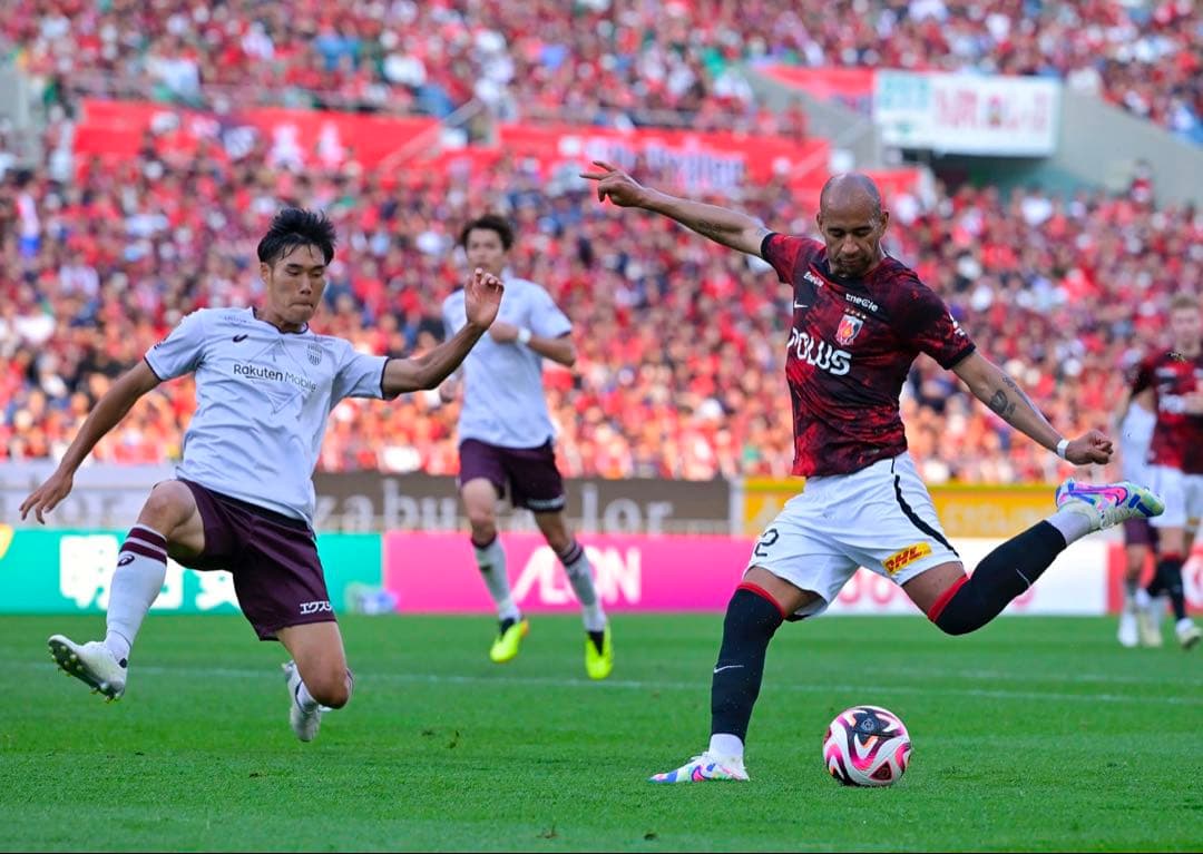 こ*い様 浦和レッズ チアゴサンタナ選手着用サイン入りスパイクNike