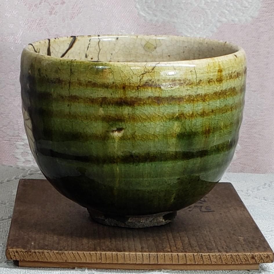 ◇『 加藤春岱 菊花紋曲水織部茶碗』『春岱（花押）』◇検）尾形乾山