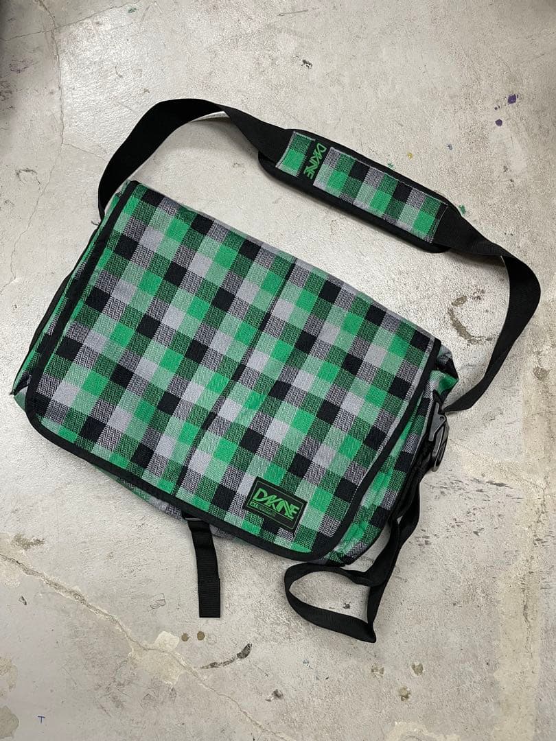 90s DAKINE ダカイン メッセンジャーバック チェック y2k 緑 黒 - メルカリ